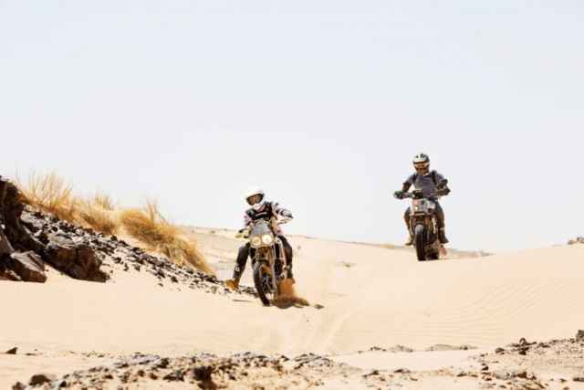 Scram-Africa-Götz-Göppert-The-Vintagent-dune-768×512